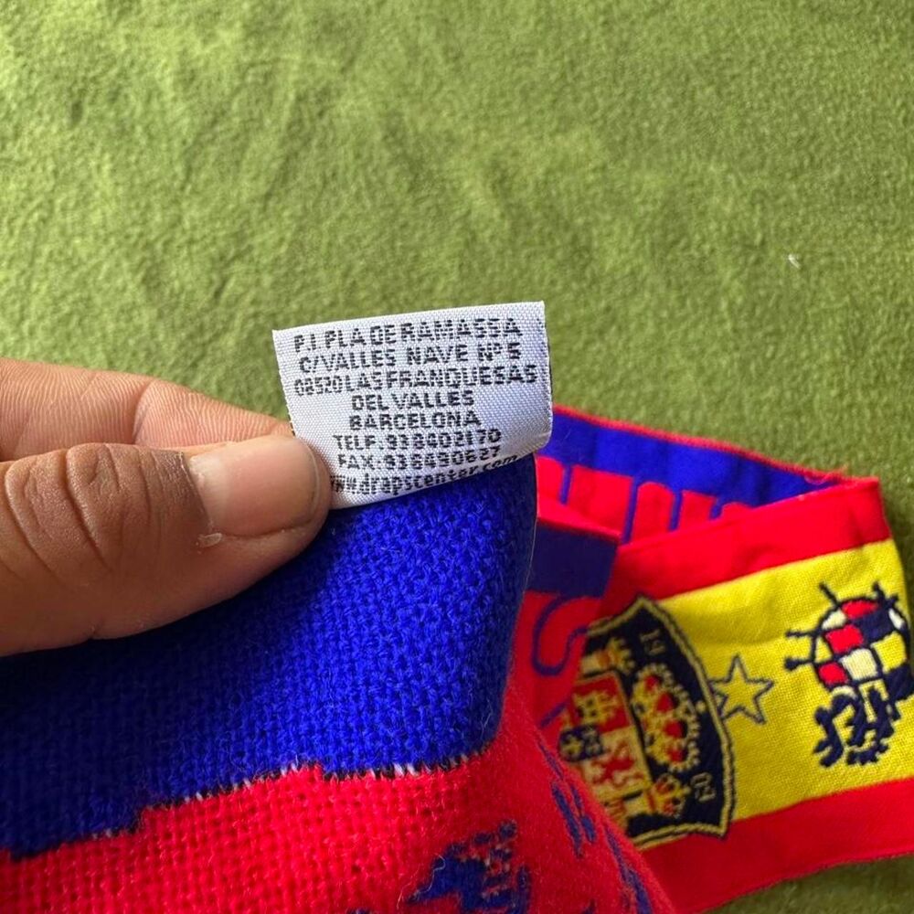 The Official RFEF Spain National Football Team Knit Scarf - Picture 5 of 5